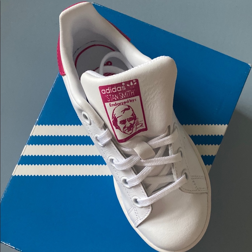 Stan Smith ADIDAS! So cool and never worn.